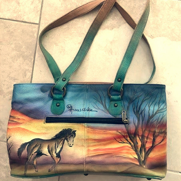 anushka purse